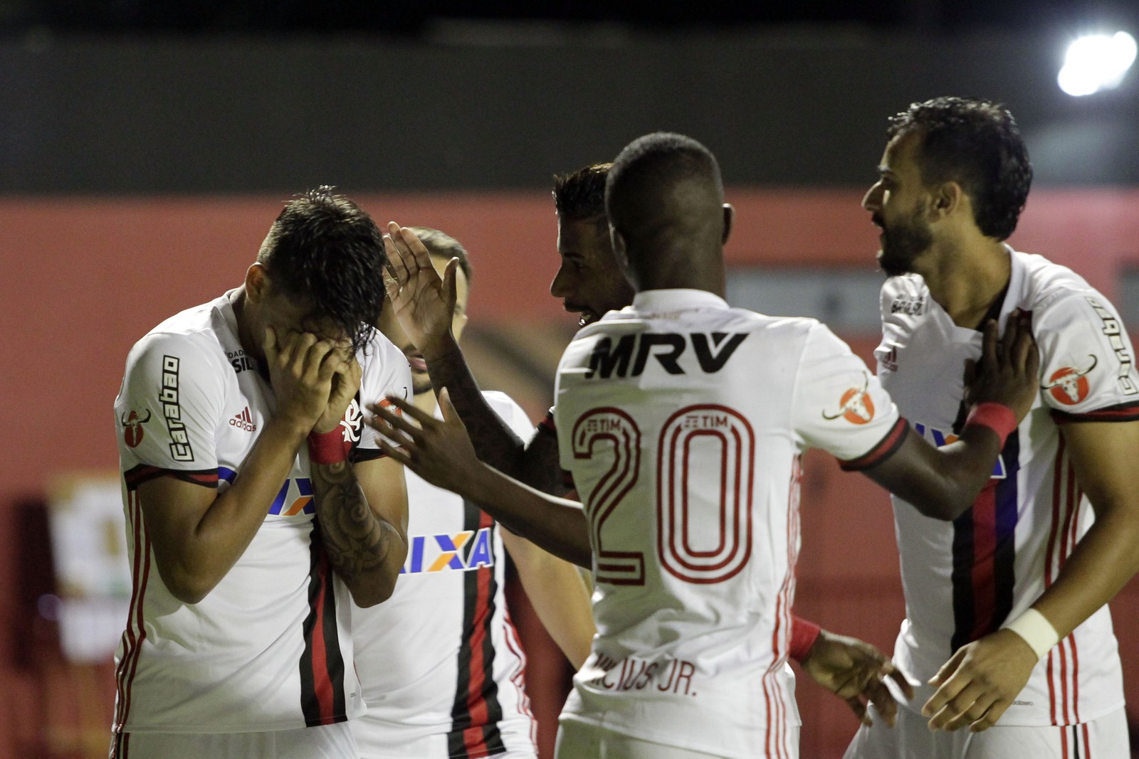 A caminho do West Ham, Paquetá completa 25 anos; relembre 9 gols marcantes da carreira do meia