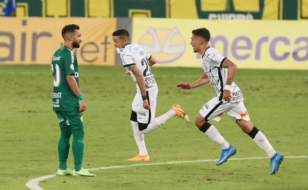 Adson comemora gol do Corinthians contra o Cuiabá — Foto: Gil Gomes/Agif
