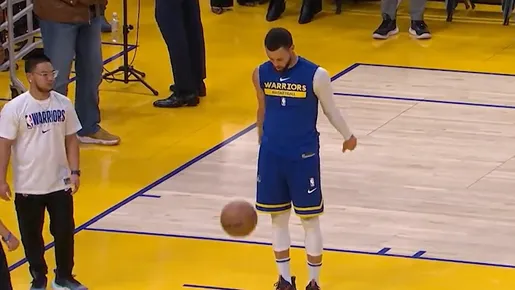 Curry erra lance e acha defeito na quadra dos Warriors; confira o vídeo