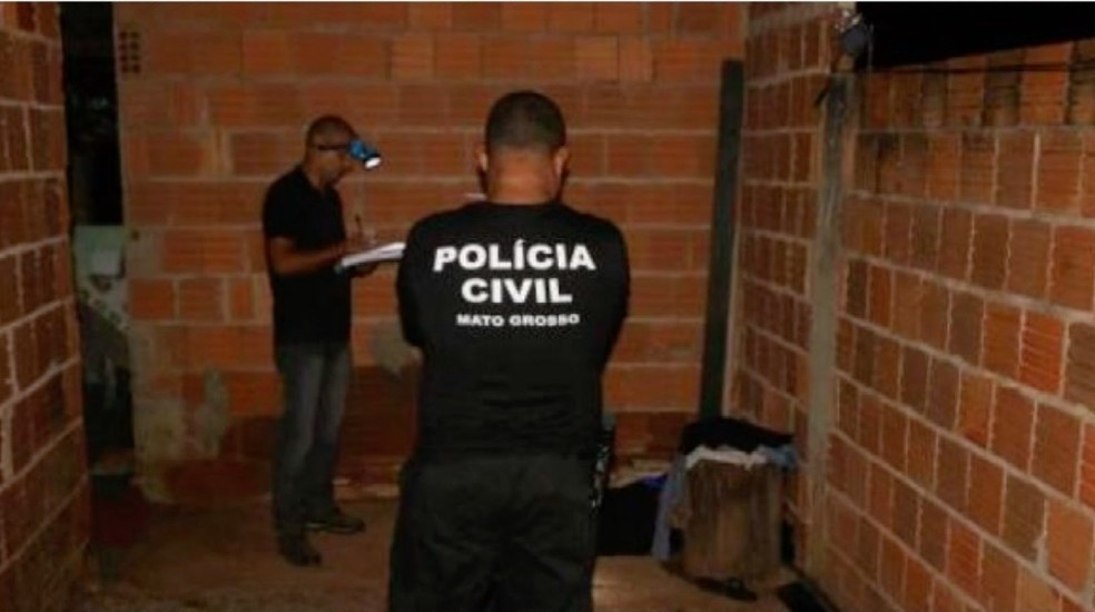 Perícia foi realizada no local do crime — Foto: Cáceres Notícias