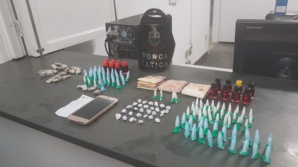Trio Ã© preso suspeito de trÃ¡fico de drogas em bairro de Itapetininga â€” Foto: DivulgaÃ§Ã£o/Policia Militar