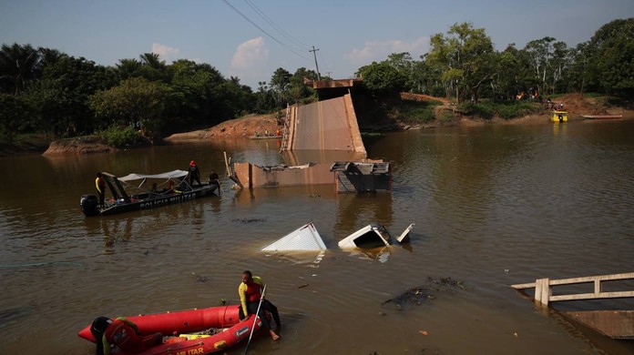 Buscas por desaparecidos ap&oacute;s queda de ponte em rodovia no AM entram no 4&ordm;  dia | Amazonas | G1