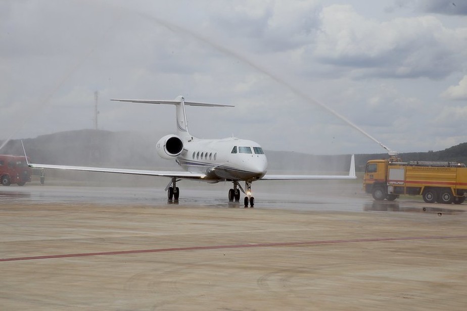 Cerimônia de inauguração do aeroporto Catarina, voltado à aviação executiva