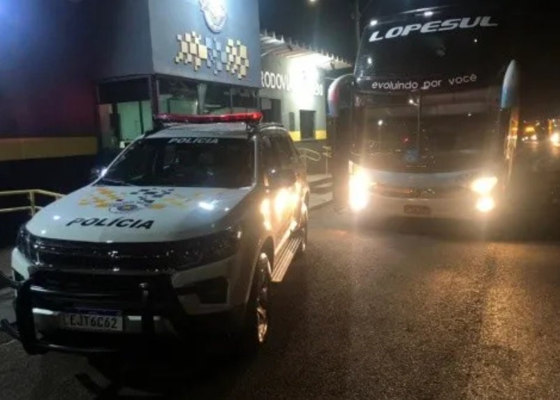 Mulher é presa em Araraquara com cerca de 1 tonelada de roupas sem nota fiscal
