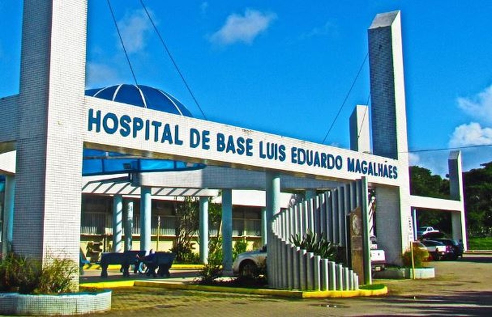 Mulher trans invade hospital com corpo em chamas após ser ...