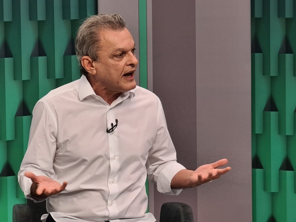 Sarto Nogueira, quando foi entrevistado no CETV 2ª Edição, da TV Verdes Mares — Foto: Kid Júnior/SVM