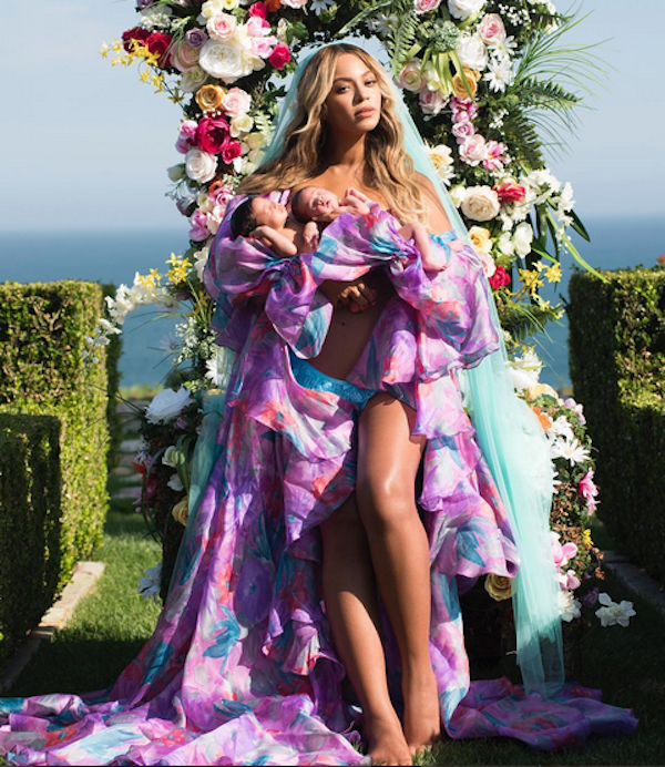 A cantora Beyoncé com seus filhos gêmeos (Foto: Instagram)