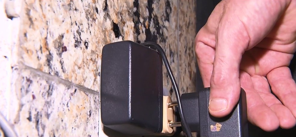 No Paraná, foram 113 ocorrências relacionadas a sobrecargas elétricas, sendo 48 casos de choques elétricos e 26 mortes — Foto: Reprodução/RPC