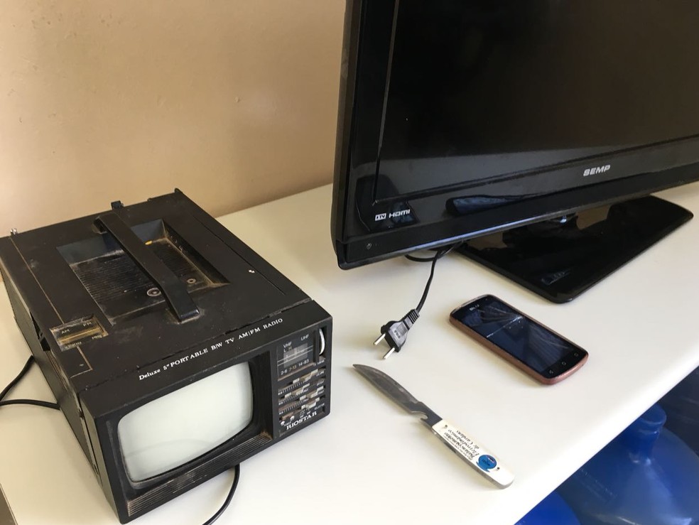 Aparelhos eletrônicos roubados da residência foram recuperados (Foto: Valmir Custódio/G1)