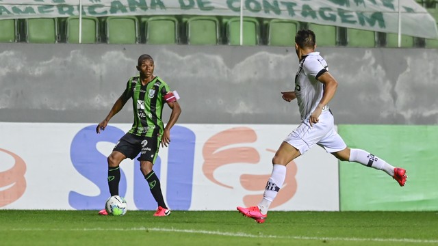 Juninho durante América-MG x Ponte Preta, pela Copa do Brasil