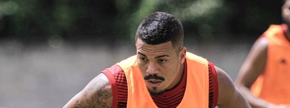 Thiago Carleto vai vestir a camisa do Juventus  — Foto: Letícia Martins/E.C. Vitória/Divulgação