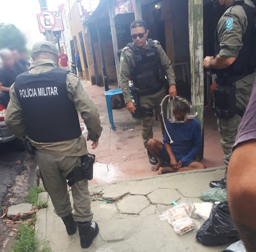 Suspeito de assalto foi preso após ser espancado em Teresina — Foto: Divulgação/Redes sociais