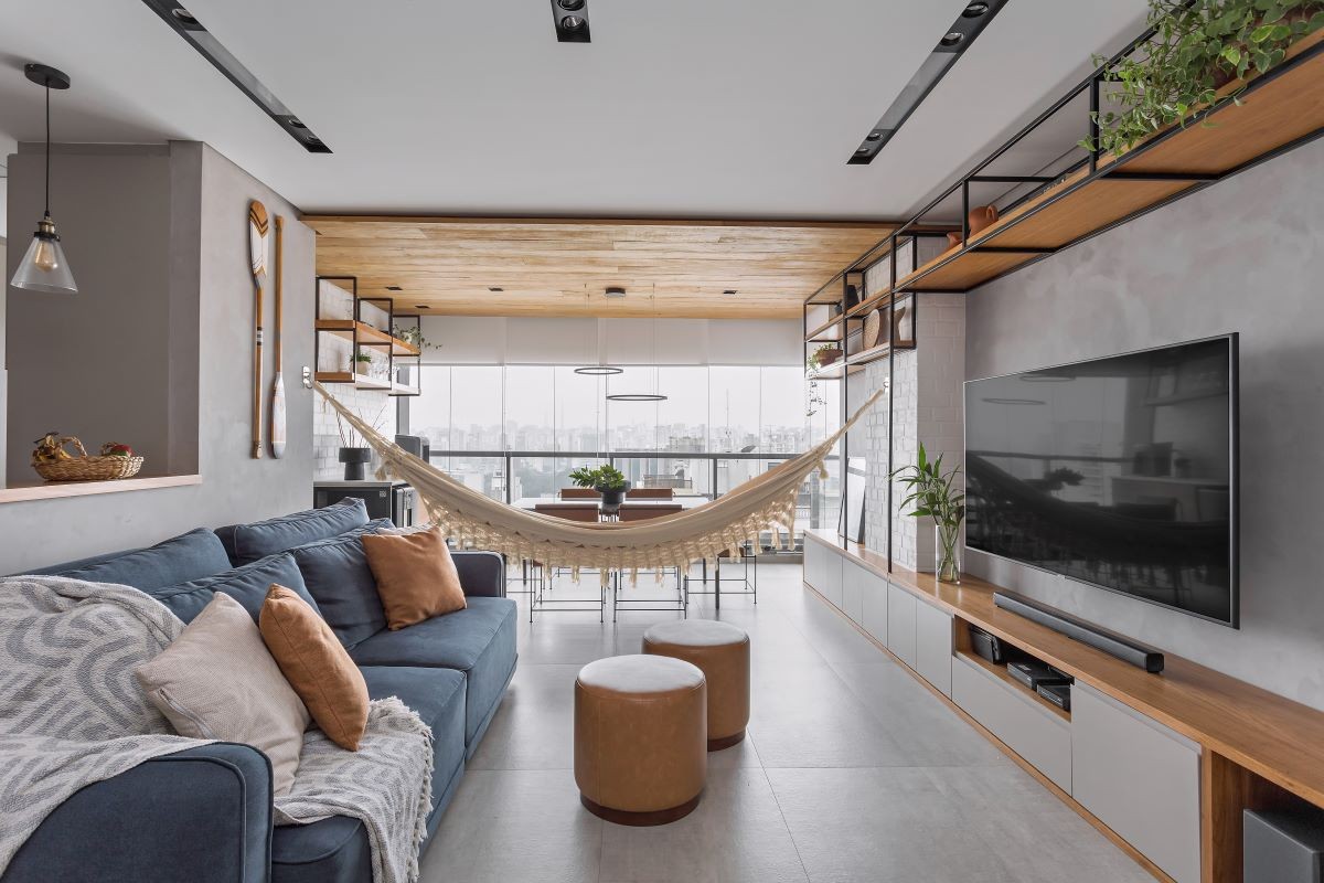 SALA | Sofá da sala é da Toque de Arte. A rede garante um ambiente confortável para o morador (Foto: Gustavo Awad / Divulgação)