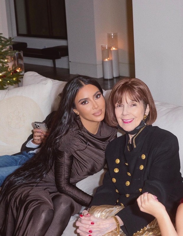 Kim Kardashian e sua avó, Mary Jo (Foto: Reprodução/Instagram)