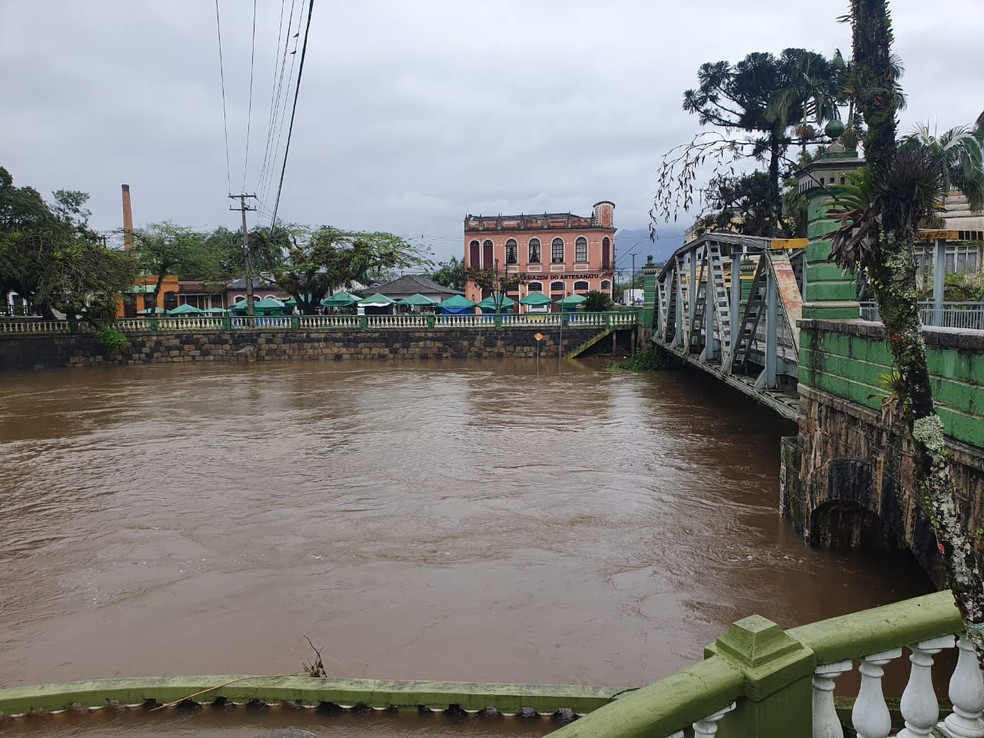 Estragos come&ccedil;aram a ser registrados na noite de domingo (31) &mdash; Foto: Divulga&ccedil;&atilde;o/Defesa Civil