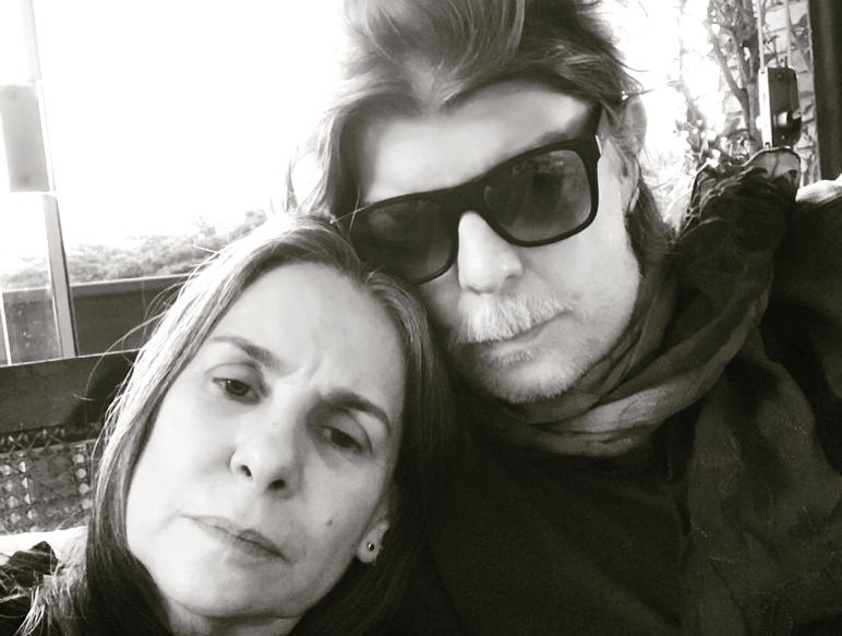 Branco Mello e Ângela Figueiredo após o músico ter alta do hospital (Foto: Reprodução/Instagram)