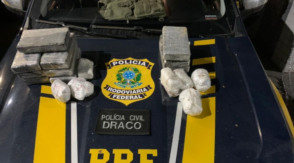 Suspeito de tráfico de drogas é preso com cocaína escondida em caminhonete na BR-420 — Foto: Divulgação / PRF