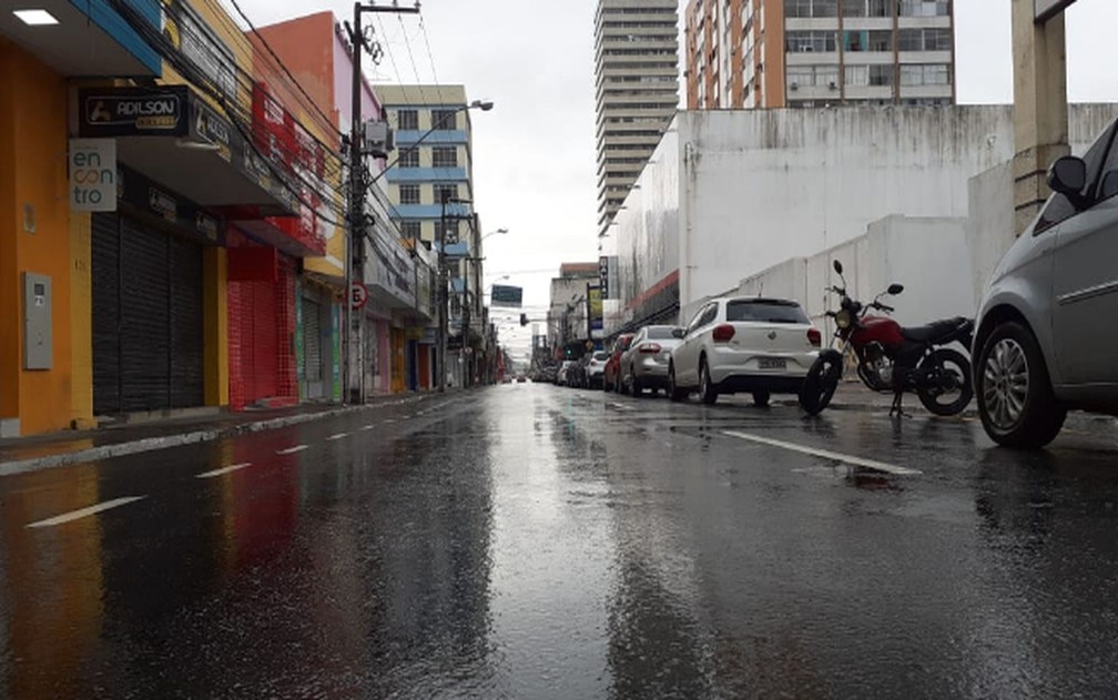 ARACAJU - Centro da cidade vazio na manhã desta quinta-feira (26) — Foto: Carla Susane/TV Sergipe