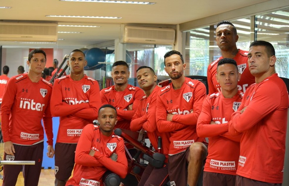 Jogadores do São Paulo posam durante trabalho na academia do CT da Barra Funda (Foto:  Érico Leonan / saopaulofc.net)