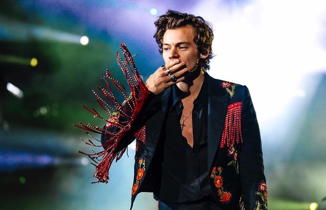 Harry Styles decreta sua própria fashion week no Brit Awards (Foto: Reprodução/ Instagram)