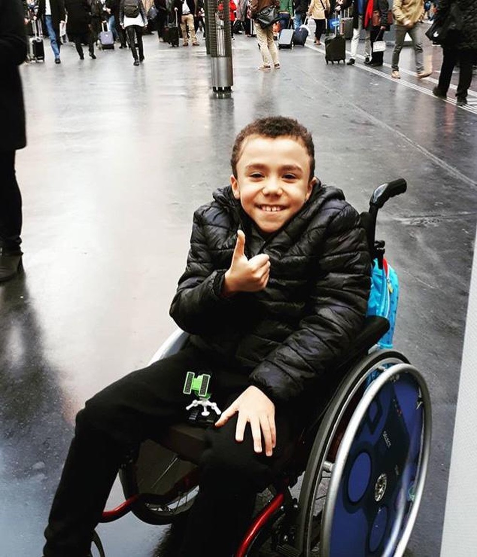 Atualmente, André faz um tratamento para tentar retardar o avanço da Distrofia Muscular de Duchenne — Foto: Reprodução