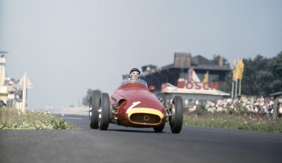 Juan Manuel Fangio durante o GP da Alemanha de 1957 — Foto: Getty Images