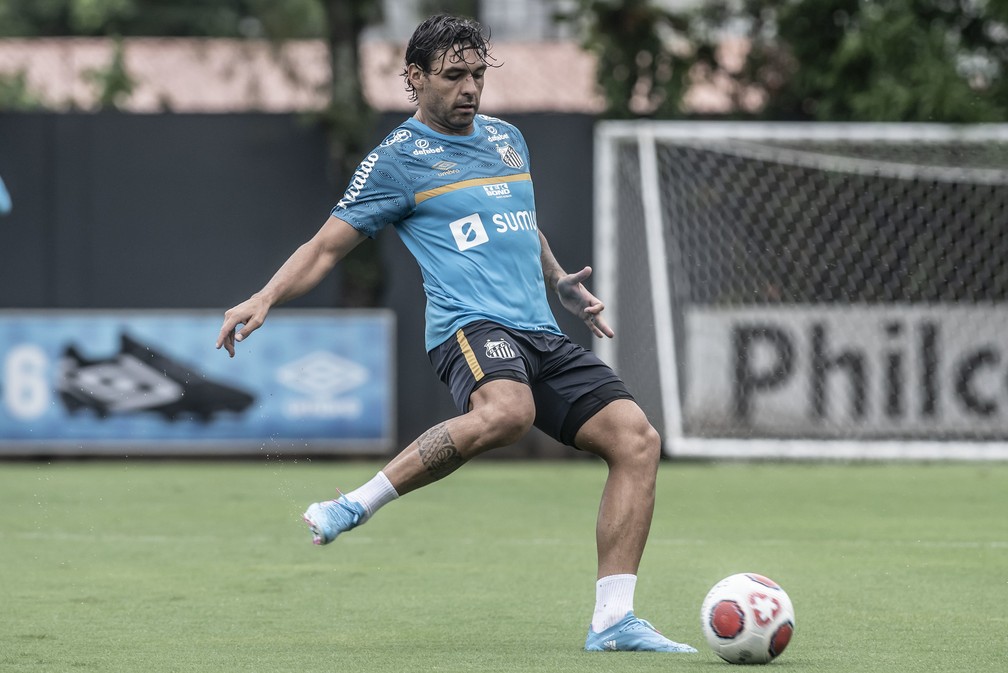 Ricardo Goulart do Santos contrasta com passagem pelo rival Palmeiras