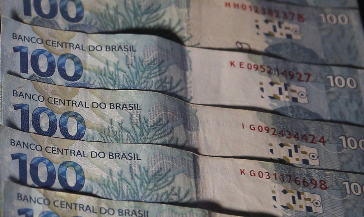 Auxílio Brasil de R$ 600 será pago nesta quinta para grupo com NIS final 3; vale gás também é liberado