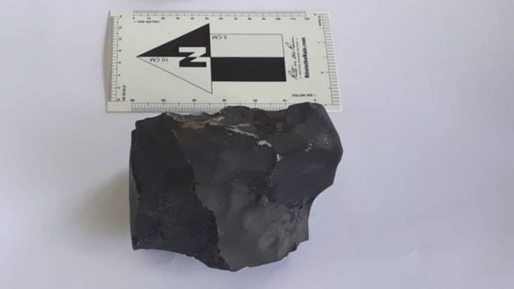 O maior fragmento pesa 1.800 gramas — Foto: Escuela Centroamericana de Geología/Via BBC