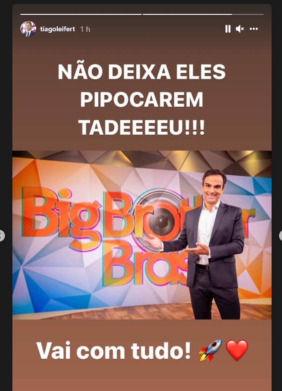 Tiago Leifert comemora ida de Tadeu Schmidt para o BBB — Foto: Reprodução Instagram