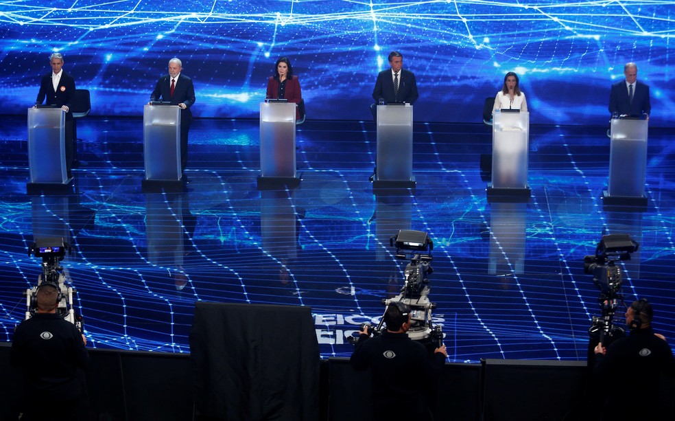 Seis candidatos à Presidência da República participaram do primeiro debate das eleições 2022 — Foto: REUTERS/Carla Carniel