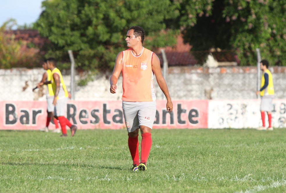Aos 32 anos, Almir Sergipe vai vestir a camisa 10 do Auto Esporte em 2018 (Foto: Cisco Nobre/GloboEsporte.com)