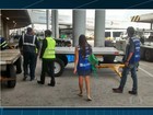 Procon vistoria aeroporto do RJ e constata falta de cuidado com malas