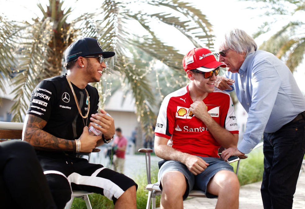 Bernie Ecclestone com Sebastian Vettel e Lewis Hamilton — Foto: Hoch Zwei/Corbis via Getty Images