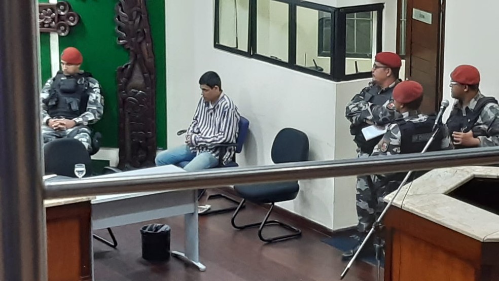 DÃ©cio Fonseca Sobrinho confessou o crime e foi a jÃºri popular nesta quarta (13), no FÃ³rum Miguel Seabra Fagundes, em Natal â€” Foto: SÃ©rgio Henrique Santos/Inter TV Cabugi