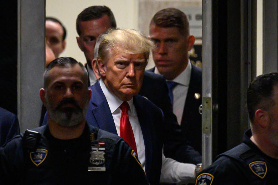Trump na Corte Criminal de Manhattan, em 4 de abril: ex-presidente também responde a ação civil em Nova York.