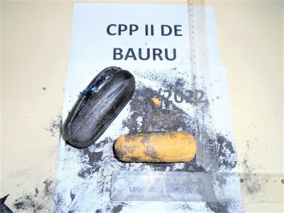 Dupla é presa em flagrante com drogas escondidas em partes íntimas durante visita em cadeia de Bauru — Foto: SSP/Divulgação