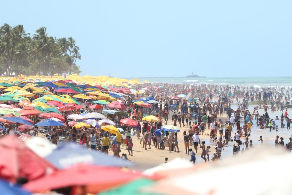 Irresponsabilidade não pode fazer parte do novo normal', diz médico após  aglomerações em praias de PE no feriadão | Pernambuco | G1