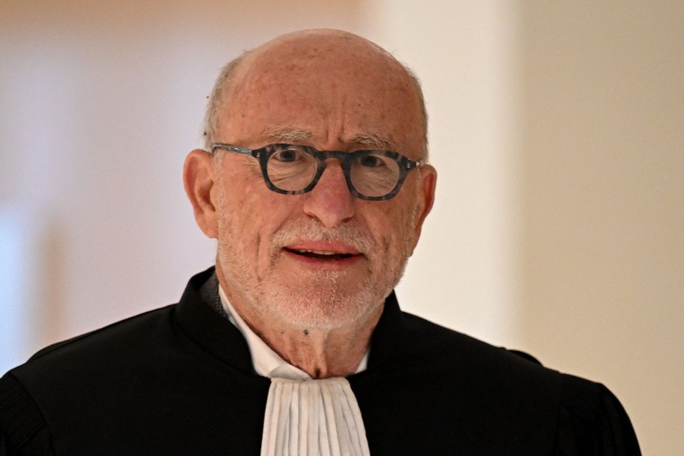 O advogado Alain Jakubowicz, que representa os civis no processo — Foto: AFP/Bertrand Guay