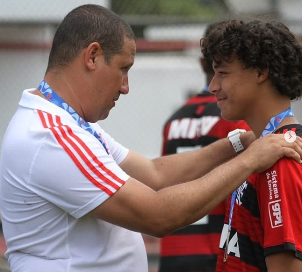Mario Jorge e Victor Hugo comemoram o Carioca Sub-15 conquistado em 2018 — Foto: Reprodução 