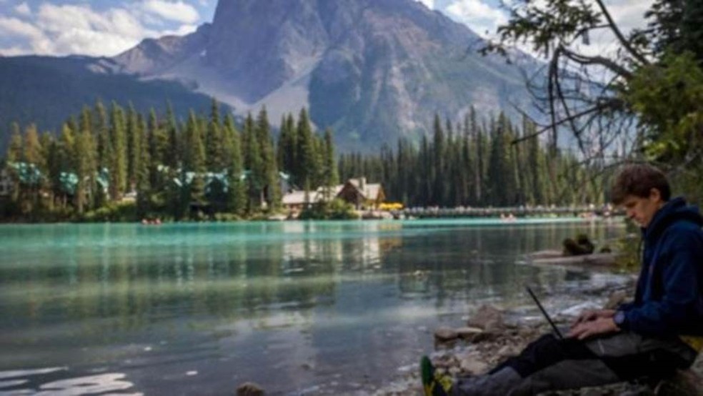 A conexão pode ser ruim em áreas remotas do Canadá – mas em geral o país possui bons serviços on-line — Foto: Piotr Babis/Alamy via BBC