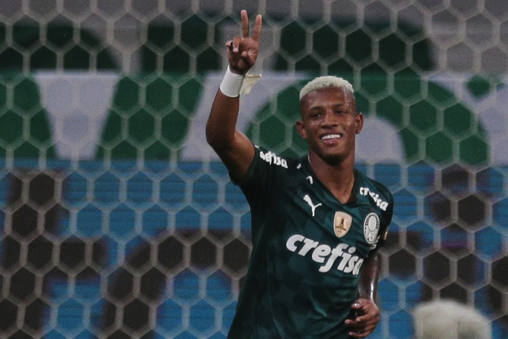 Danilo evitou a derrota do Palmeiras no empate com o Juventude — Foto: Ettore Chiereguini/AGIF