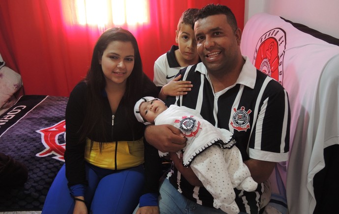Corinthians bebê (Foto: Marcelo Braga)