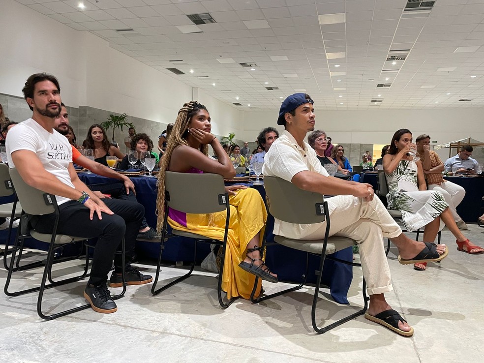 Atores de 'Mar do Sertão' assistem a último capítulo da novela em Natal — Foto: Lucas Cortez/Inter TV Cabugi
