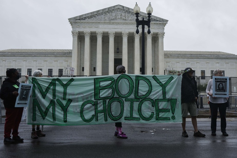 Suprema Corte dos EUA derruba direito legal ao aborto