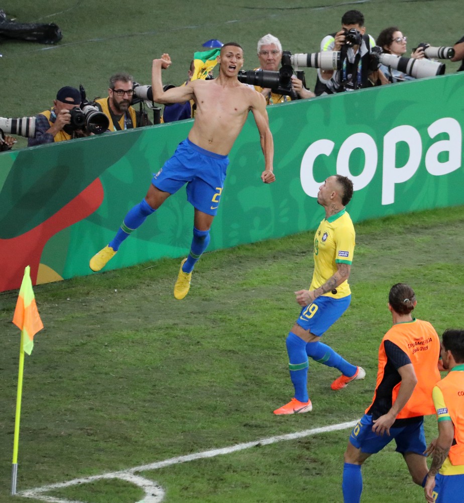 Richarlison E O Novo 9 E Alex Sandro Herda A 6 Cbf Divulga Numeracao Do Brasil Selecao Brasileira Ge