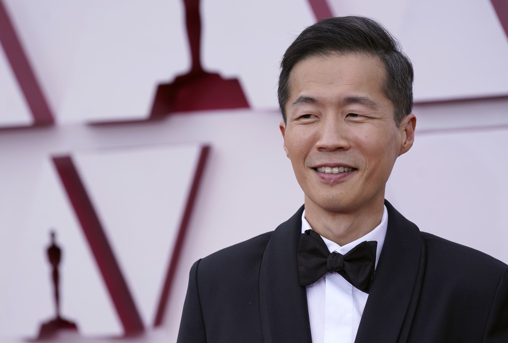 Lee Isaac Chung, diretor de 'Minari', chega à cerimônia do Oscar 2021 neste domingo (25)  — Foto: AP Photo/Chris Pizzello