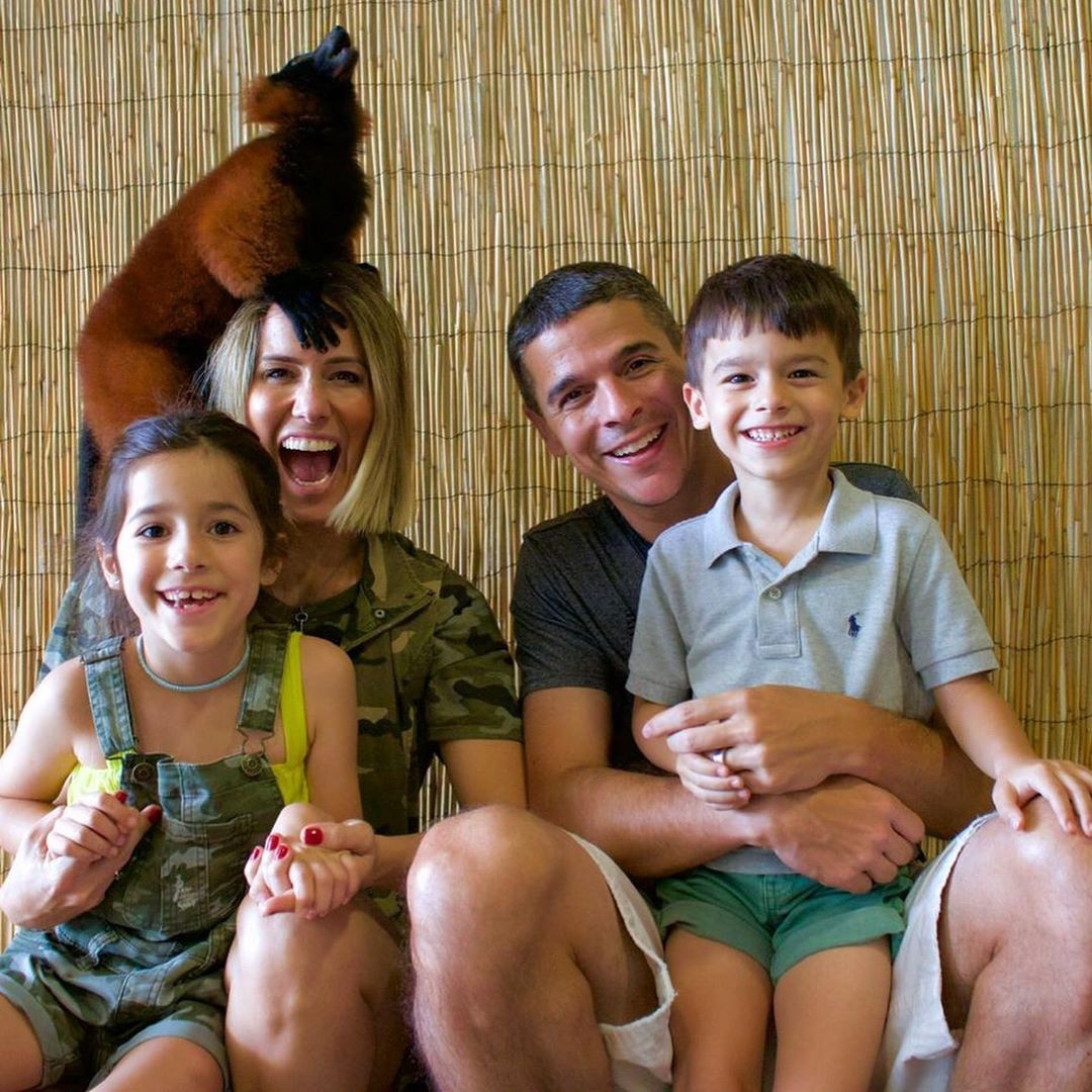 Fernanda Pontes com marido e filhos (Foto: Reprodução)