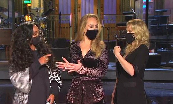 H.E.R., Adele, Kate McKinnon em promo do programa Saturday Night Live (Foto: Reprodução NBC)