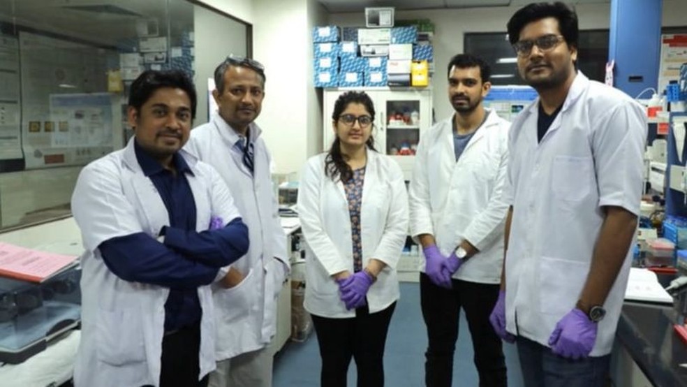 Novo teste de papel promissor foi desenvolvido no Instituto CSIR de Genômica e Biologia Integrativa, em Déli — Foto: BBC